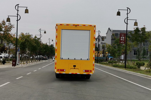 重汽豪沃救险车/排涝车