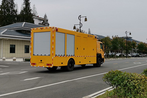 重汽豪沃救险车/排涝车