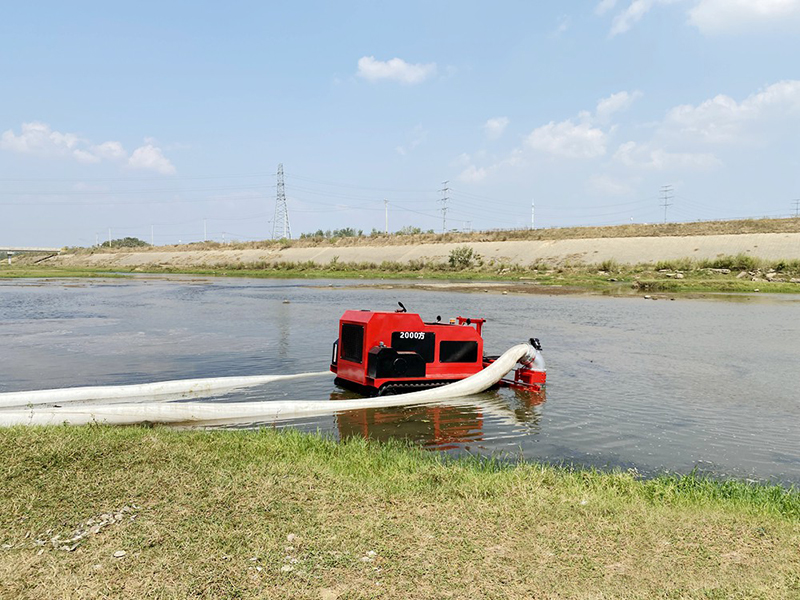 自带动力履带式消防供排水机器人